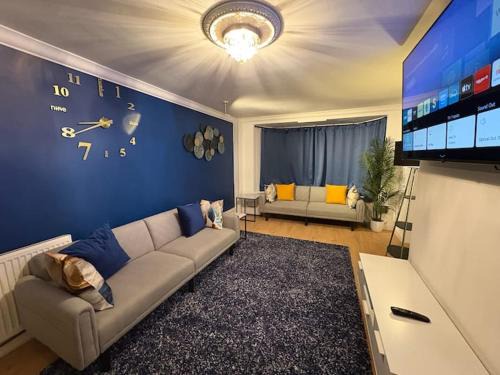 Modern & Spacious 3BR House Bracknell - Berkshire