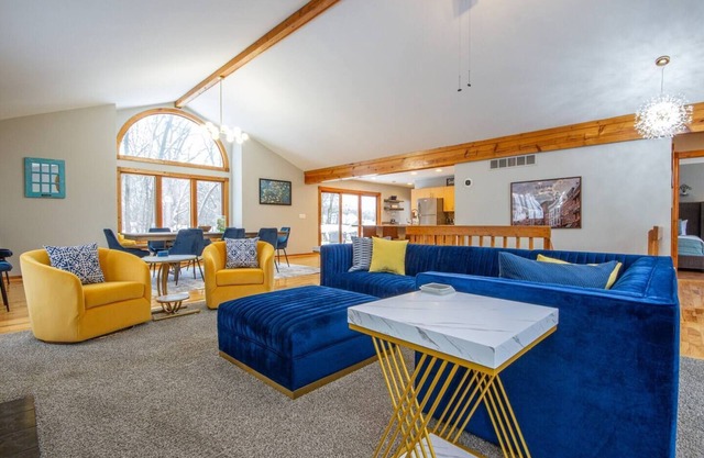 Modern spacious 4 bedroom retreat with 3 en-suites and all year round hot tub