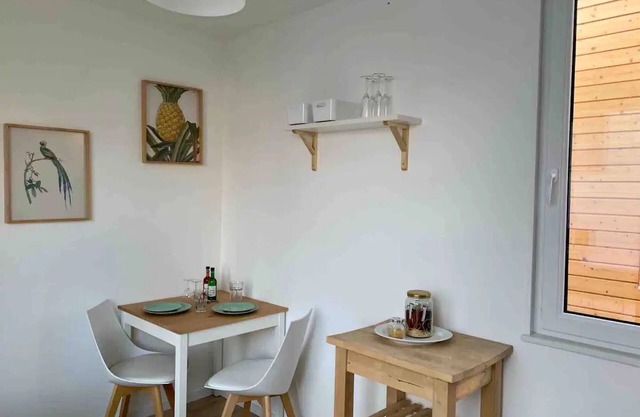 Modern 'Tiny Haus Liederbach' with Private Terrace, Wi-Fi and Air Conditioning