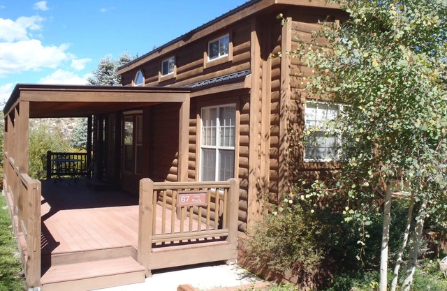 Modern "Tiny Home" Style Cabin on Taylor River with Private Fishing Access