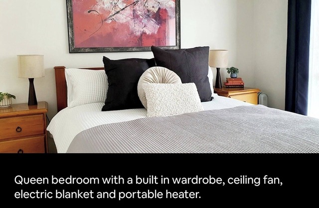 Modern Unit 4 kms To Sovereign Hill | 1-6 Guests w/Garage and Backyard