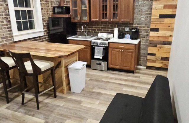 Modern & Upscale 1BR Apartment in GREAT Location!