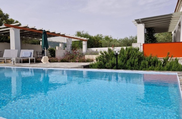 Modern vacation home - wonderful view, private pool, near San Teodoro, 4 adults + 2 children