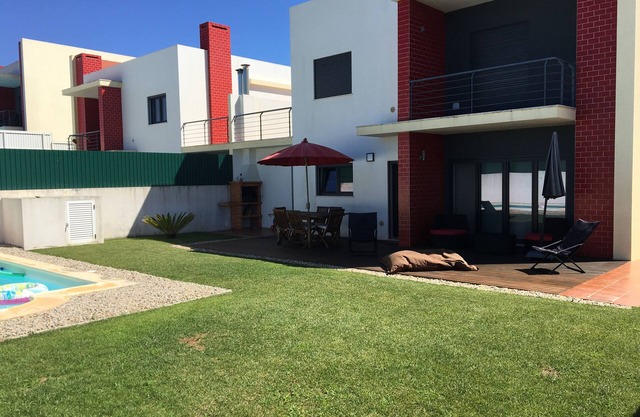 Modern villa near Ericeira with pool and sea view