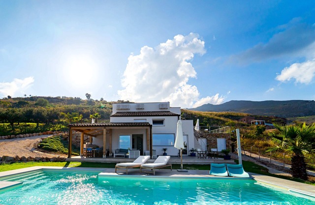 Modern Villa Giulietta in Scopello with sea view, 5 min. to the beach