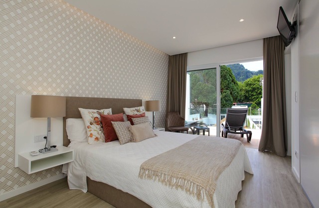 Modern villa in the center of Furnas