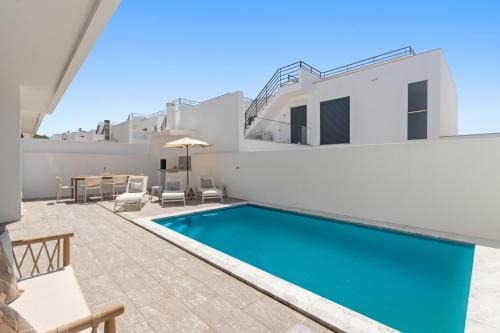 Modern Villa with Private Pool Near Baleal Beach