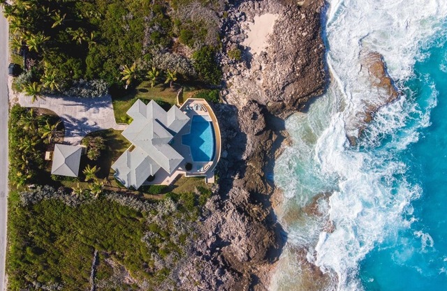 Modern Villa With Private Pool
