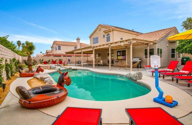 Modern Western!|Karaoke, Arcade. Heated Pool & Spa