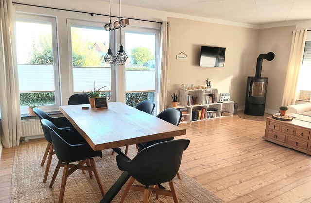 Moderne Helle 3-zimmer-wohnung mit Kamin + Garten, Familienfreundlich