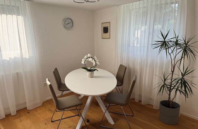 Moderne, Ruhige Gartenwohnung mit Gemütlicher Terrasse Zwischen Stadt und Natur