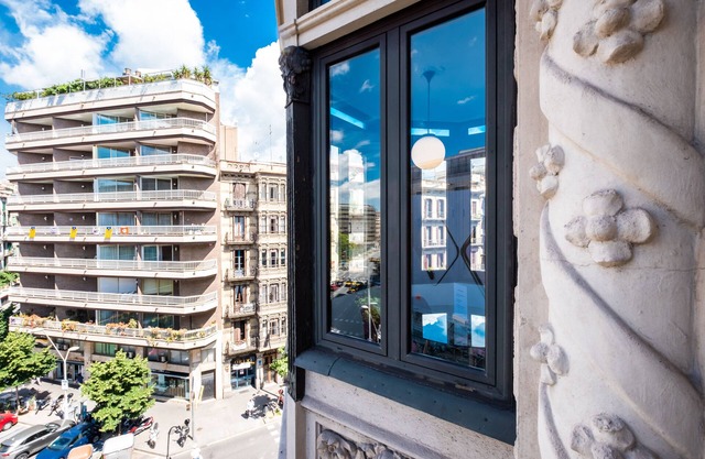 MODERNIST APARTMENT FOR LARGE GROUPS IN EIXAMPLE