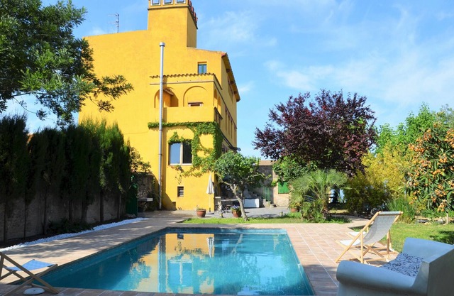 Modernistic huge holiday home with outstanding garden and great location