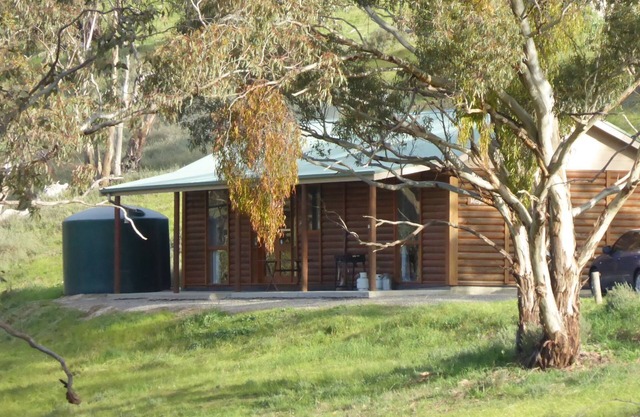 Molly's Chase Mollycoddles, Log Cabin B&B