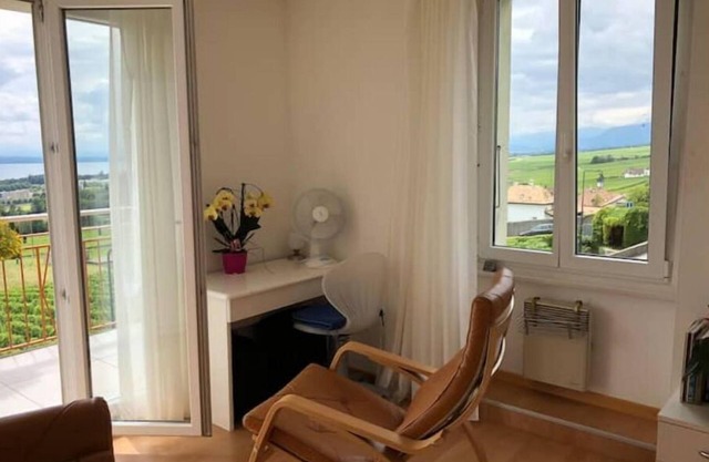 Mont-sur-Rolle Apartment with panoramic view