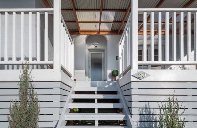 Monte-Vista: Minutes to the City, Views & Parking