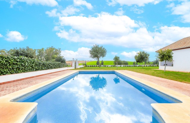 MONTECRISTO 4- Charming loft with shared pool and free Wi-Fi