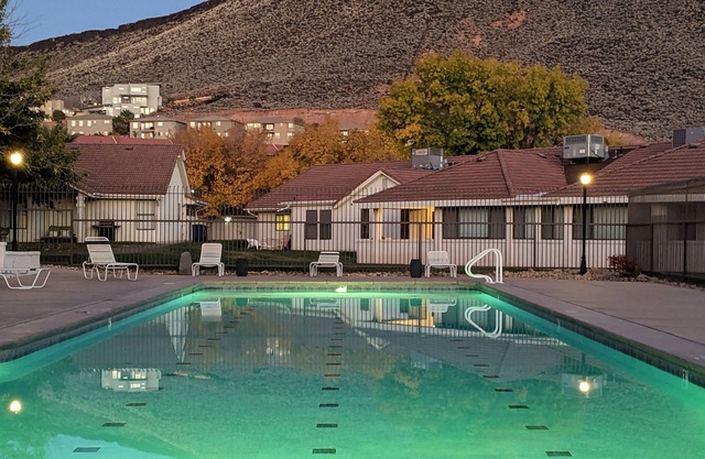 MONTHLY RENTAL- Updated Resort Condo-No Stairs-Pool- NEAR ZION PARK