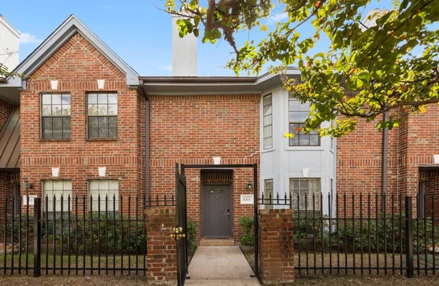 Montrose Walk To 50+ Restaurants 1 Mile 2 Downtown