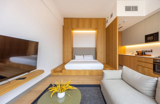 Mood 45 - Superior Studio: Modern with City Views