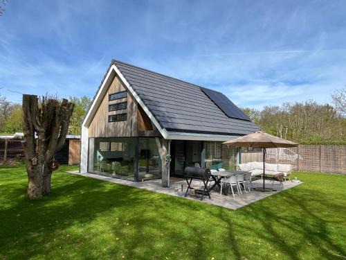 Mooie gezinsvriendelijke villa met ruime tuin!