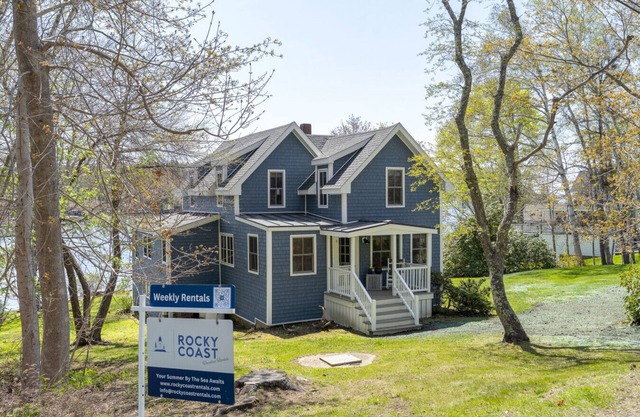 Moon Tide Cottage on Linekin Bay with Rocky Coast Rentals