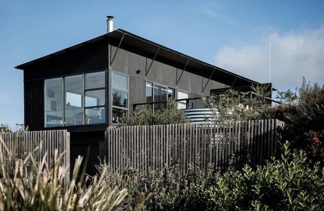 Moonbird Beach Shack ~ Ocean Escape