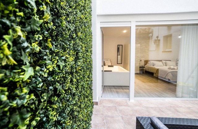 Moonkey - Apto. Cardenal Payá con Jacuzzi y Patio