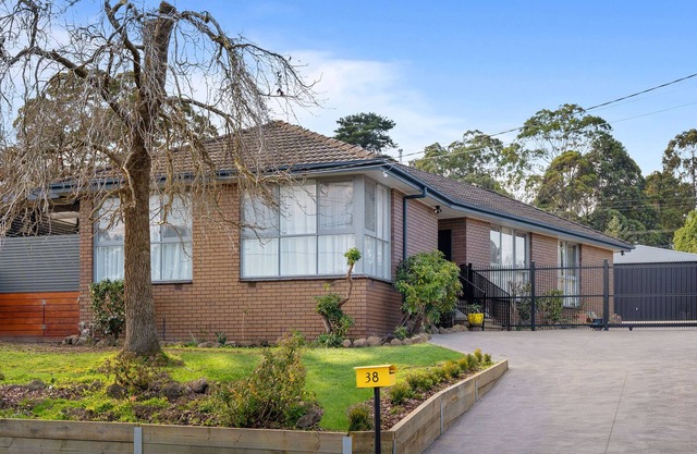 Mooroolbark Pet Friendly 4 Bedroom House