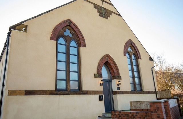 MOORSHOLM VIEW, pet friendly, country holiday cottage in Lingdale