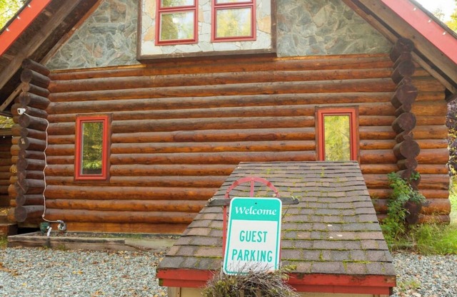 Moose Lodge Cabin , chalet & apartment , & 2 Hot tubs ! Sleeps 23