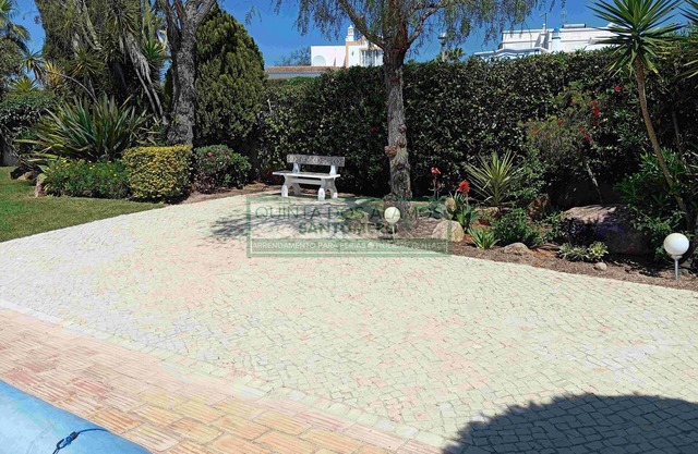 Moradia com piscina privada