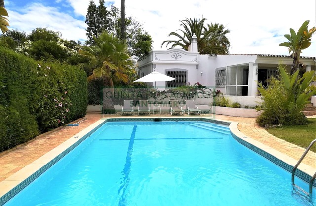 Moradia com piscina privada