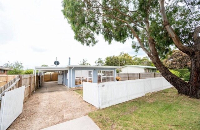 Morgans | Walk 2 Beach, Shops & Parks. Pets OK