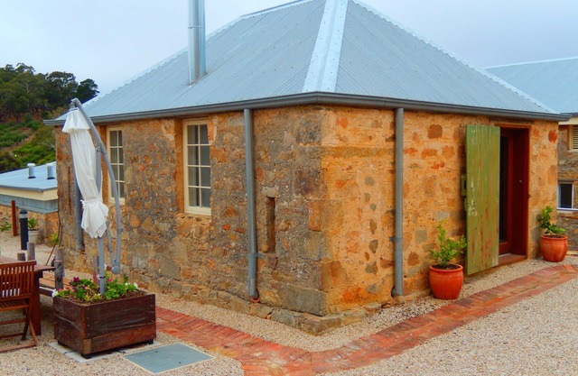 Morialta Barns - The Well Room - Unique Heritage Accommodation