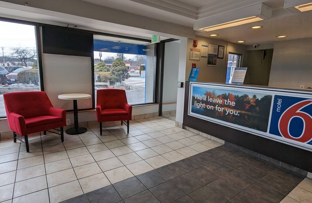 Motel 6 Leominster, MA