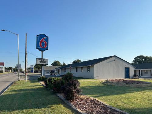 Motel 6 Ponca City, OK