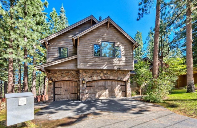Mountain Home, Hot Tub, Game Room, Arcade Games and Foosball, Near Heavenly, Walk-to-Trails