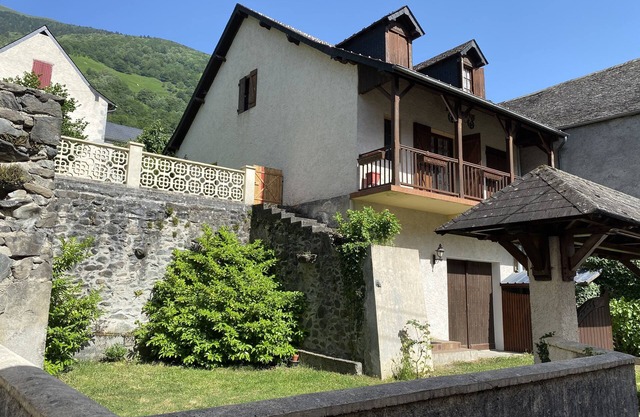 Mountain house in the heart of the village in the upper Aspe Valley