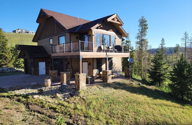 Mountain Lakefront Cabin