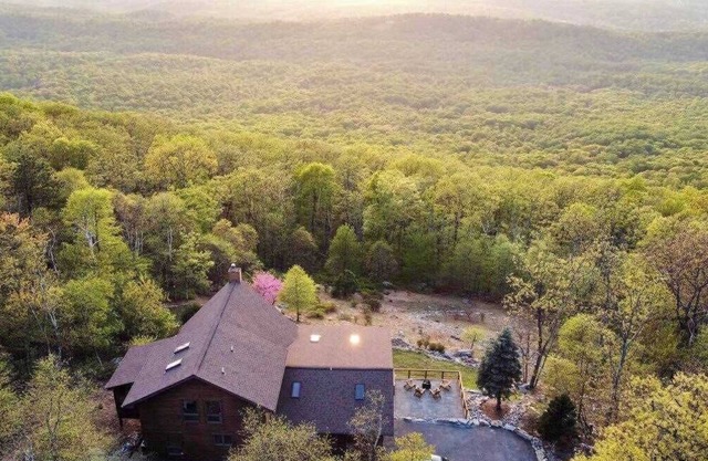 Mountain Luxury - Hot Tub, Amazing Views & More!