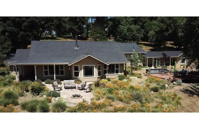 Mountain Meadow House: Stunning Views, Trails, Hot Tub, near Yosemite