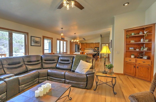 Mountain Retreat w/Hot Tub, Scenic Decks, Grill, Dog Friendly & 7 mi. to Skiing