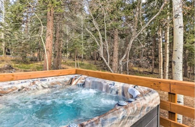 Mountain Retreat w/Hot Tub!