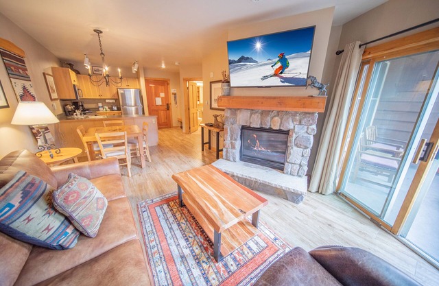Mountain Retreat, Walk to Gondola, Fireplace