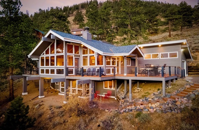 Mountain's Call Vacation Home at Windcliff