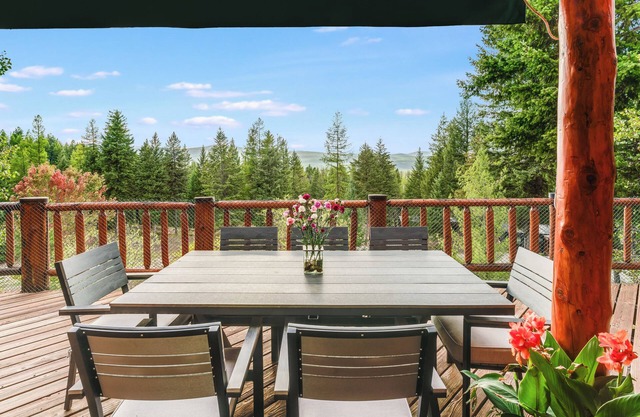 Mountain Serenity and 8 Miles to Downtown Whitefish