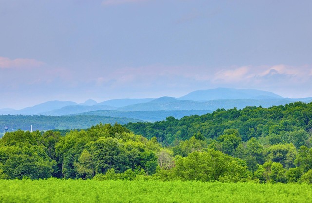 Mountain & Sunset Views: Upstate Family Home
