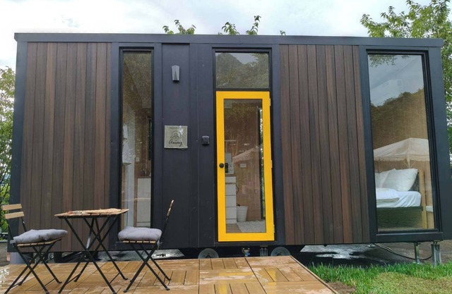 Mountain Sunshine Village 2 by Tiny Away (Rgyax Wagi 山曦小屋 2)