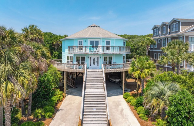 Mountain to Sea - Direct Beach Access -Ocean Views - 4BD +Bonus Bedroom